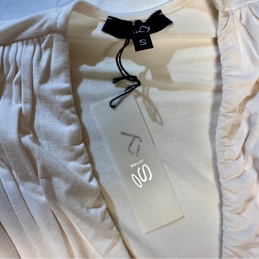 NWT Sky Cream Blouse with Open Flowing Sleeves &‎ Gold Belted Accents Size Small - Picture 8 of 12